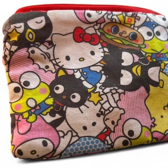 Hello Kitty Multicolor Character Pouch - Picture 13 of 15